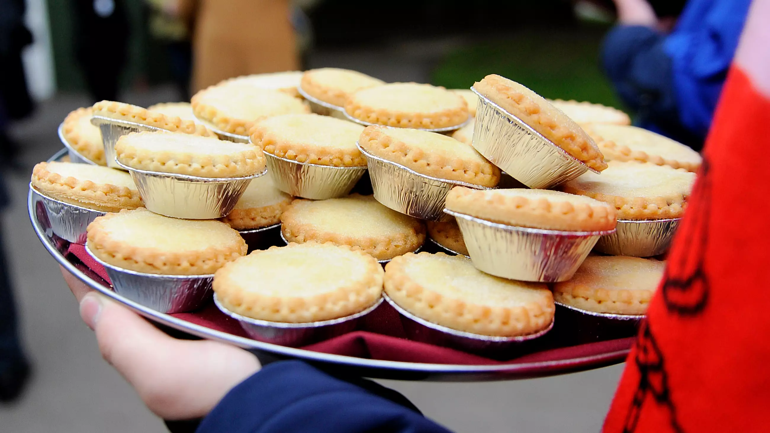 Half Of Brits Would Consider Eating Mince Pies For Breakfast And WTAF