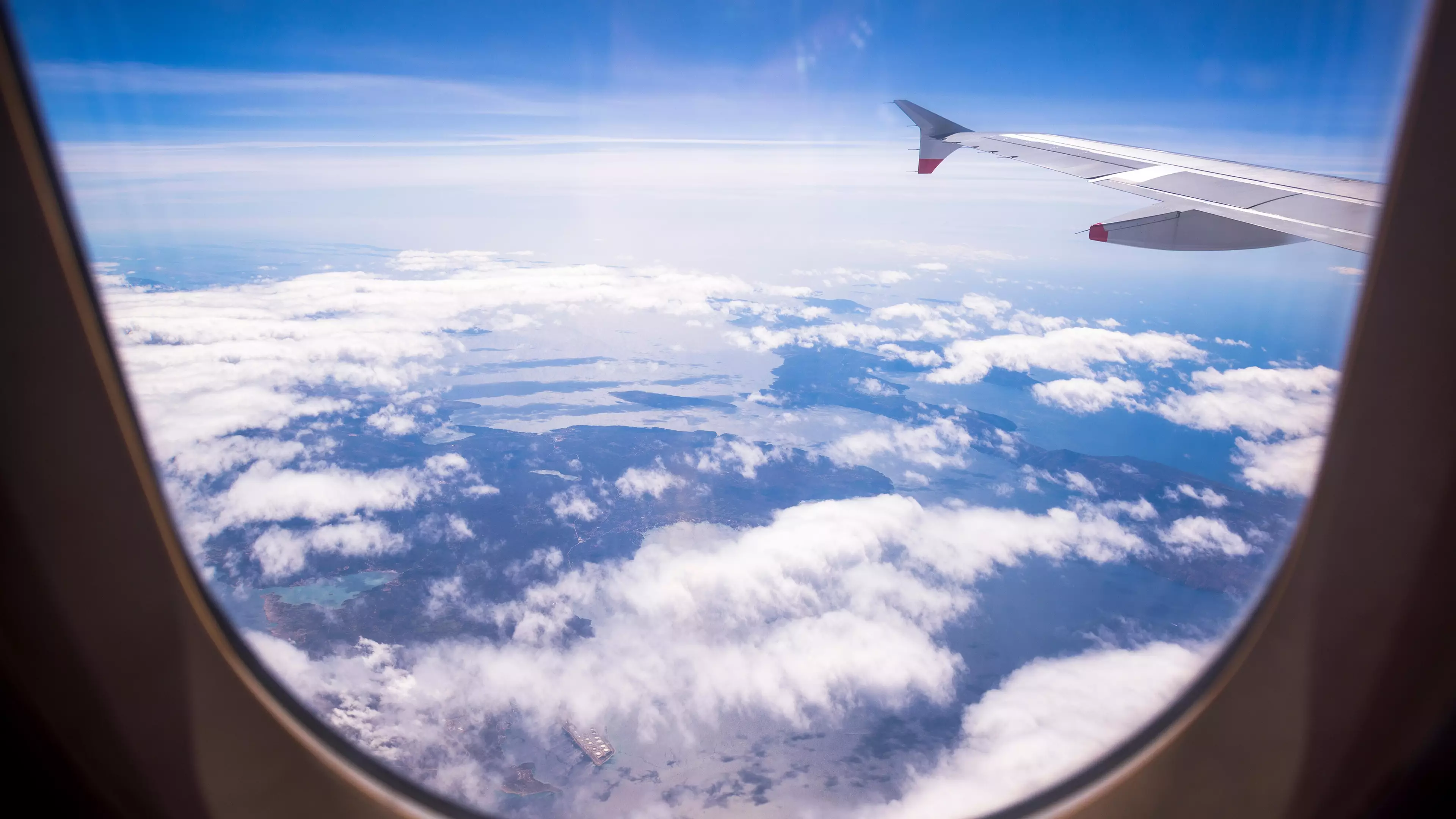 Here's The Reason Why Windows On Planes Are Round