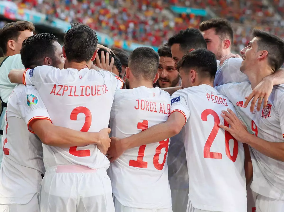 Spain thrashed Slovakia 5-0 in their last group game