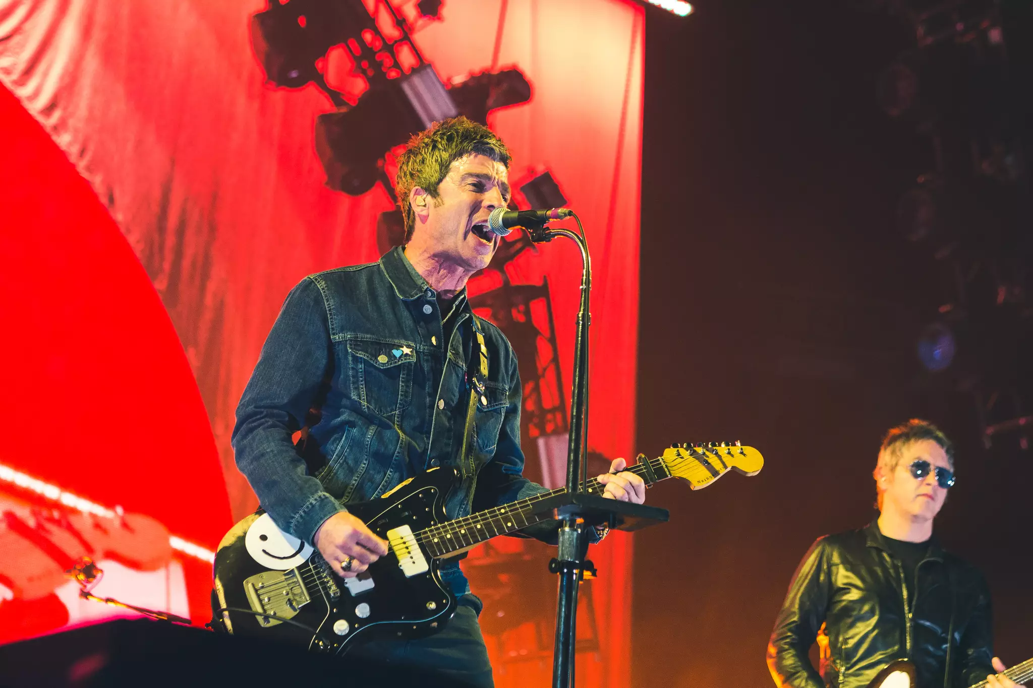 Noel Gallagher said he would like to start a petition to get Foo Fighters to break up.