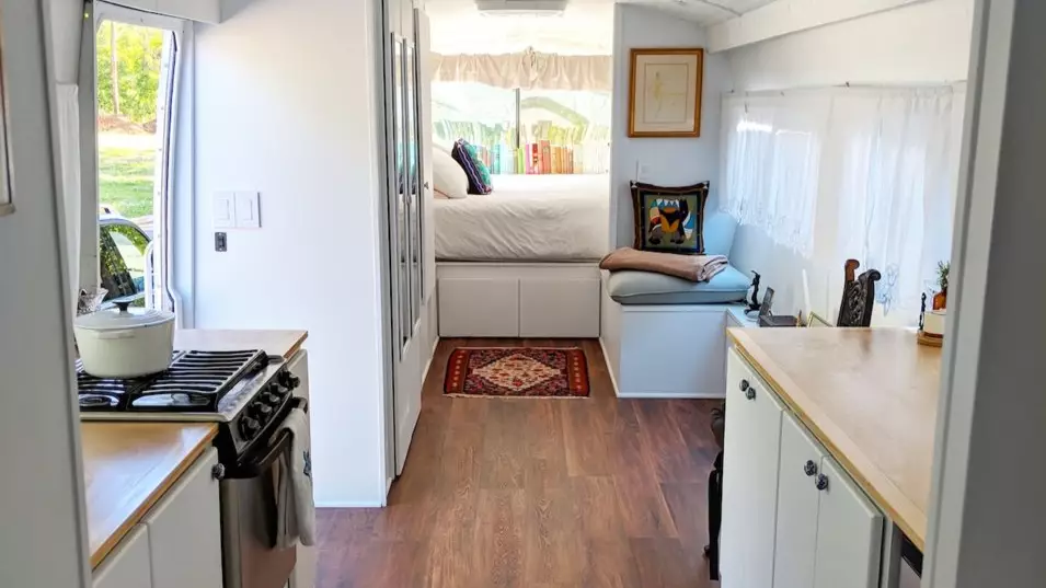 Woman Transforms Old Greyhound Bus Into The Most Incredible Tiny Home
