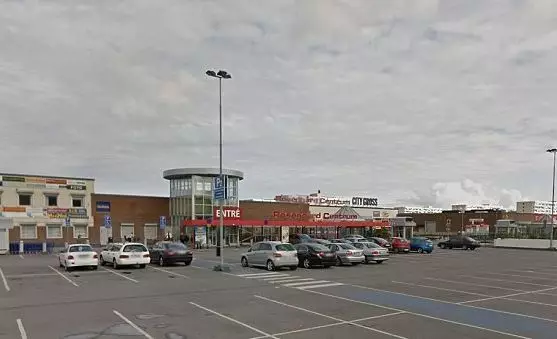 Police Hunt Gunman After Victim Is Shot At Swedish Shopping Centre 