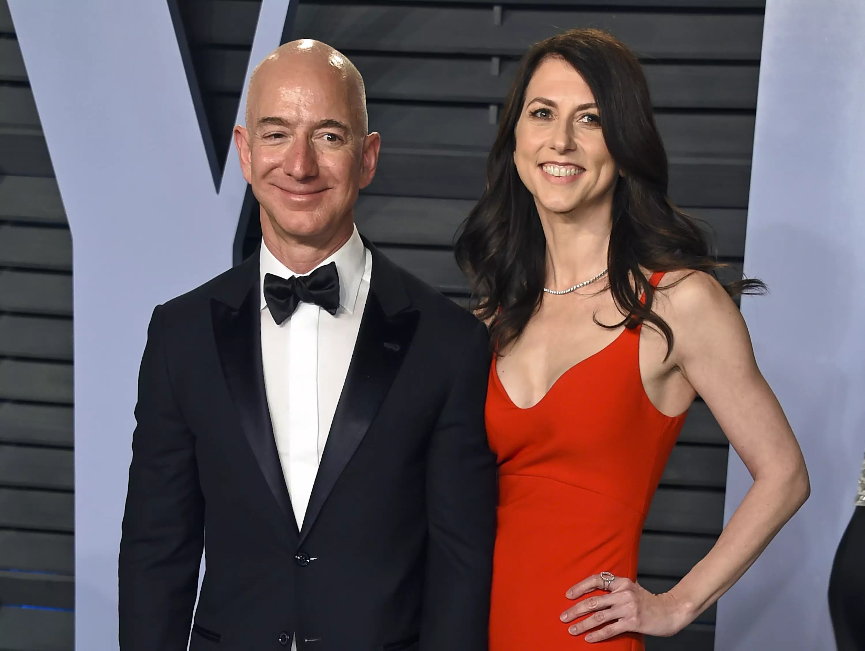 Jeff Bezos is CEO of Amazon.