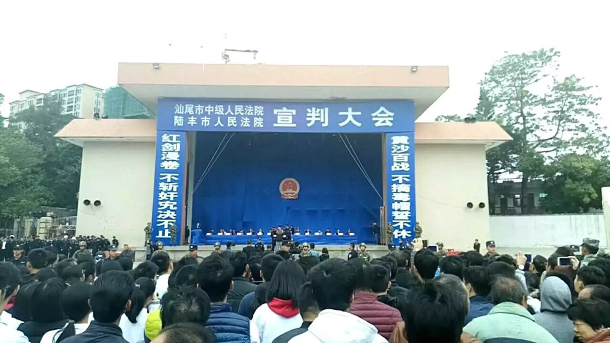 ​Ten People Sentenced To Death In Front Of A Crowd Of Thousands In China