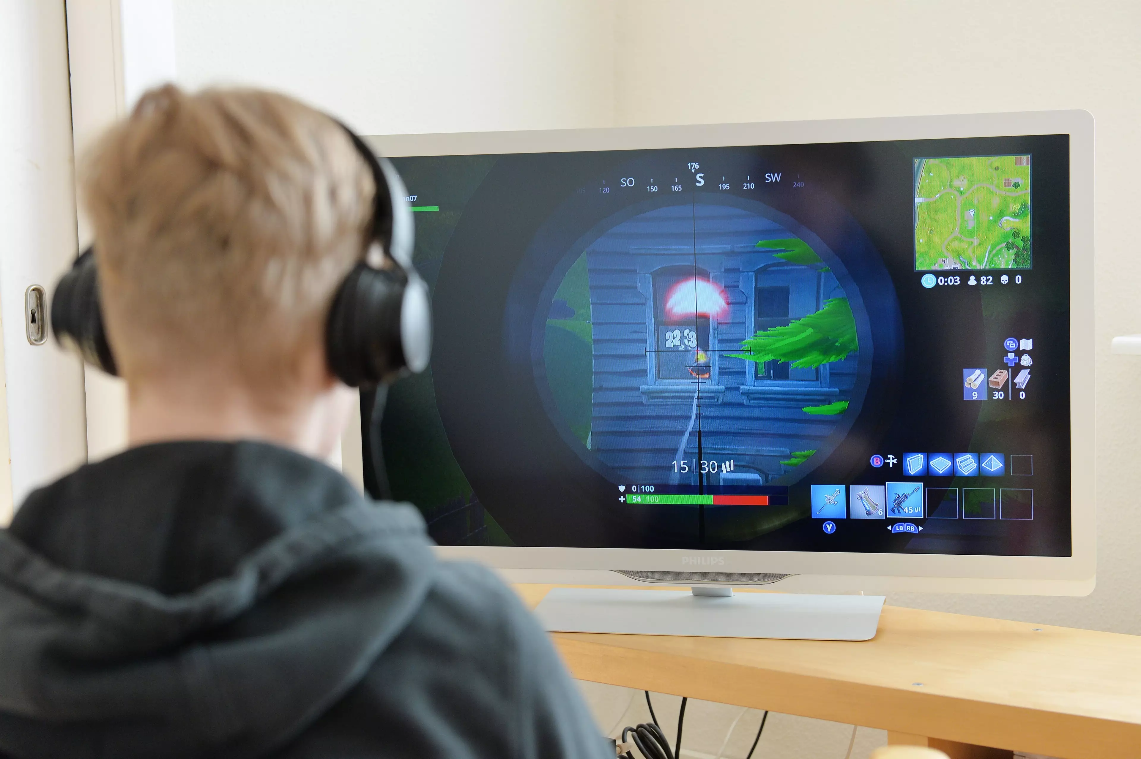 Behaviour Experts Says 'Fortnite' Should Be Banned But Others Say 'Lazy Parenting' Is The Issue