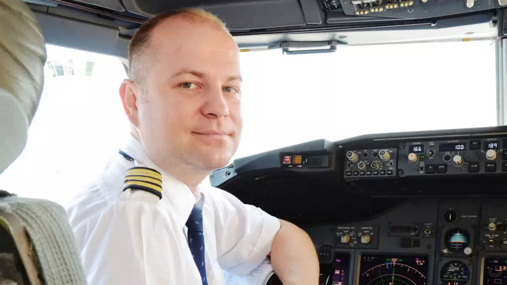 Drunk Pilot Escorted Off Plane After Passing Out Jailed For Eight Months
