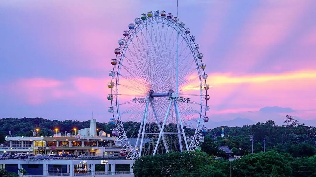 Japanese Theme Park Lets You Work From A Ferris Wheel