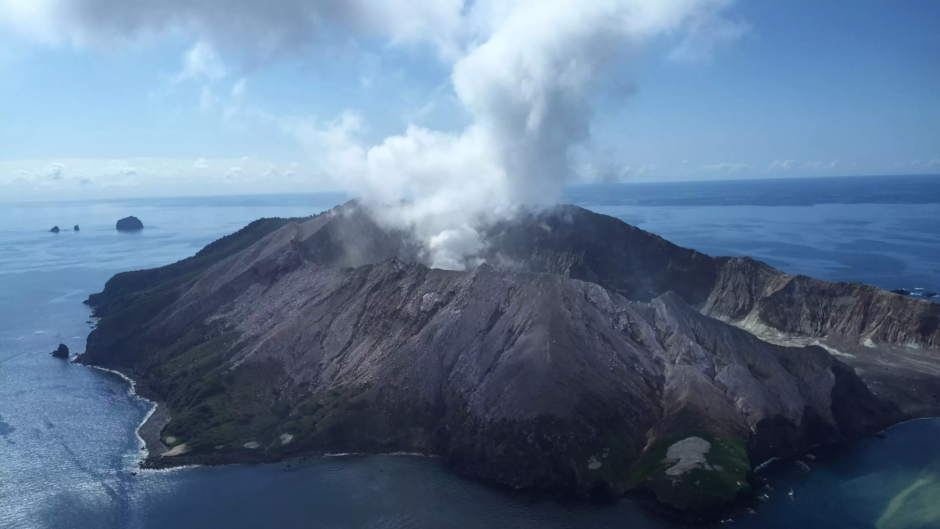 At Least Three Australians Feared Dead In The New Zealand Volcano Eruption