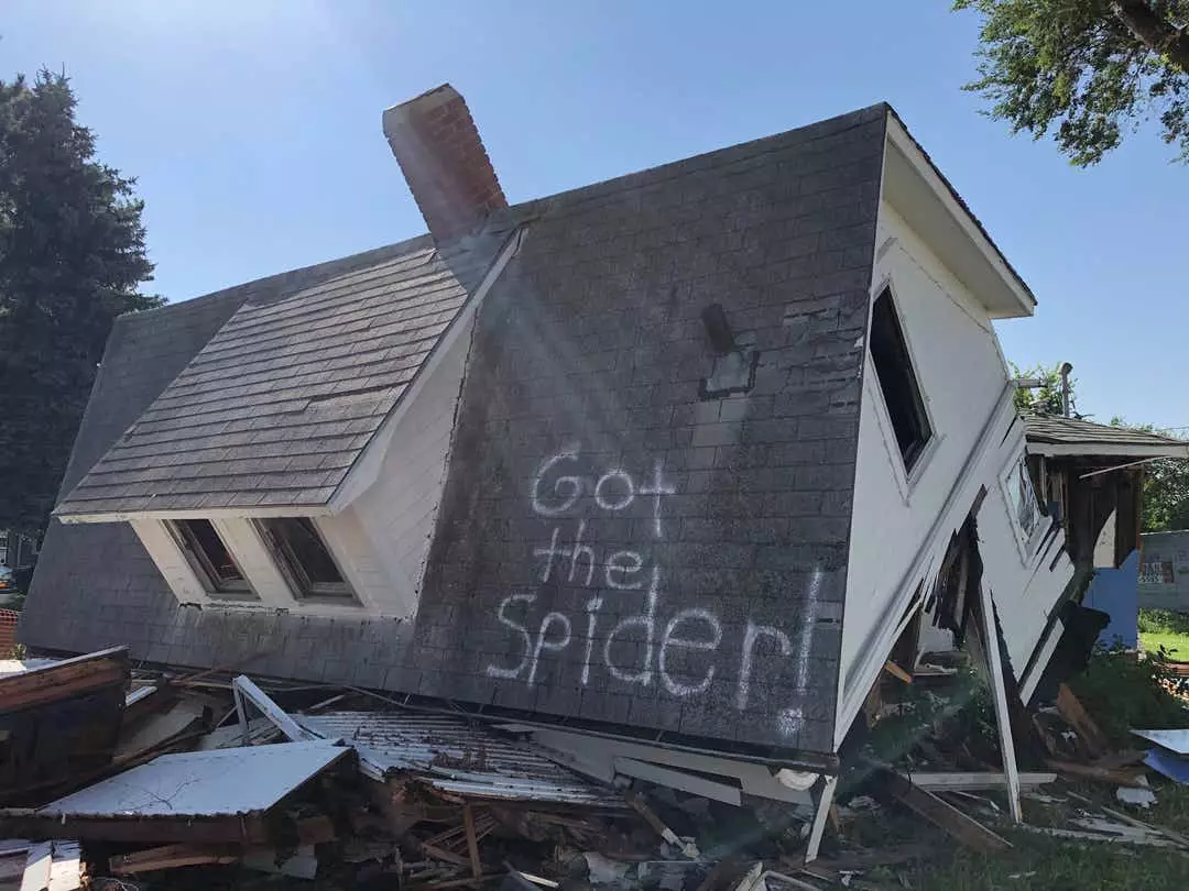 The couple spray-painted 'Got the Spider!' on the roof.