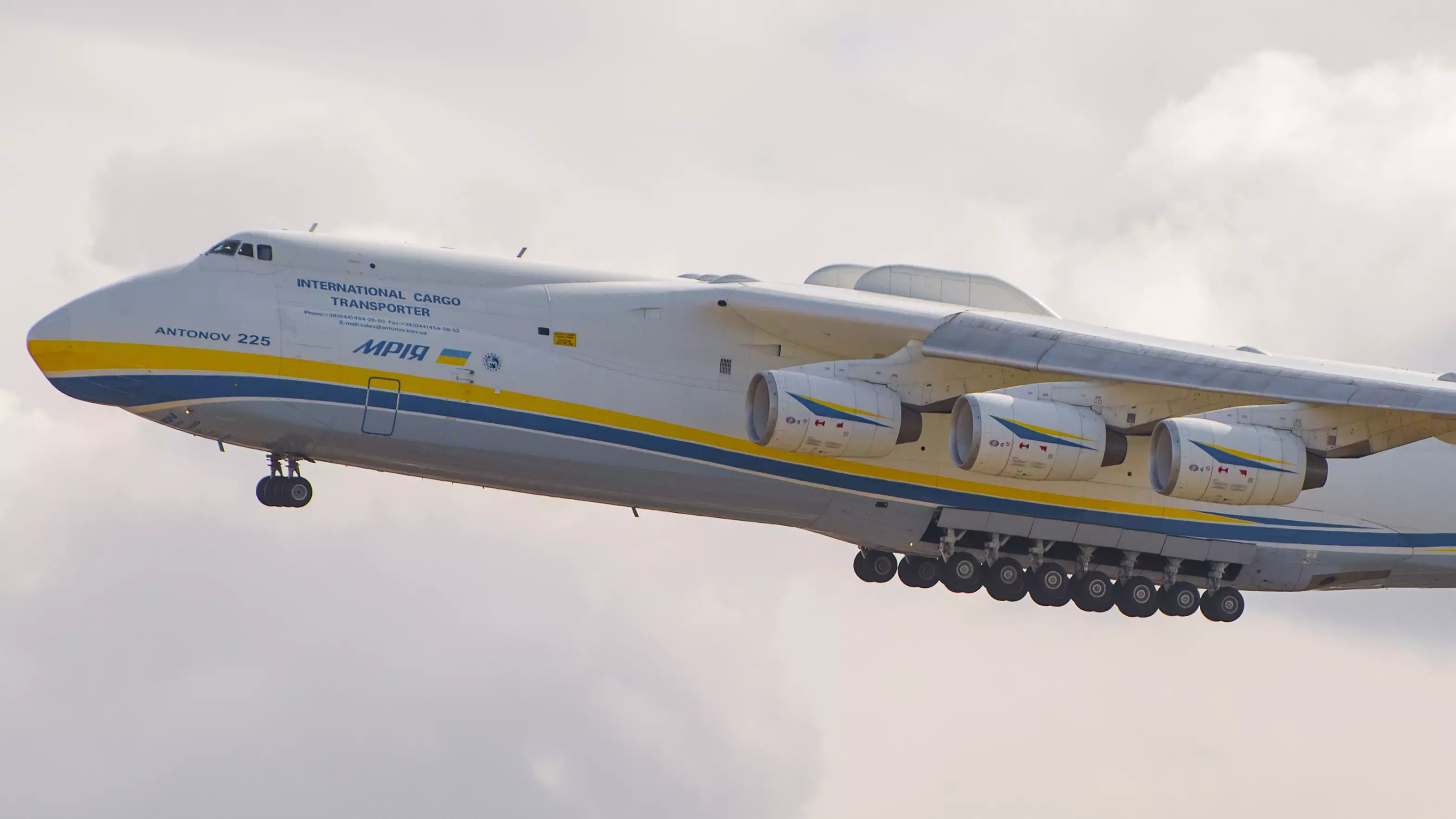 World's Biggest Aircraft Lands In Ireland Carrying PPE 