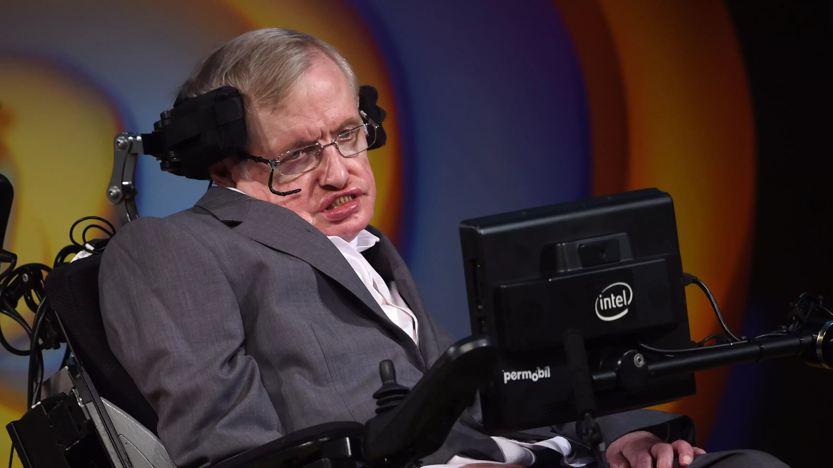 Stephen Hawking’s Family Seemingly Invites Time Travellers To Attend Memorial 