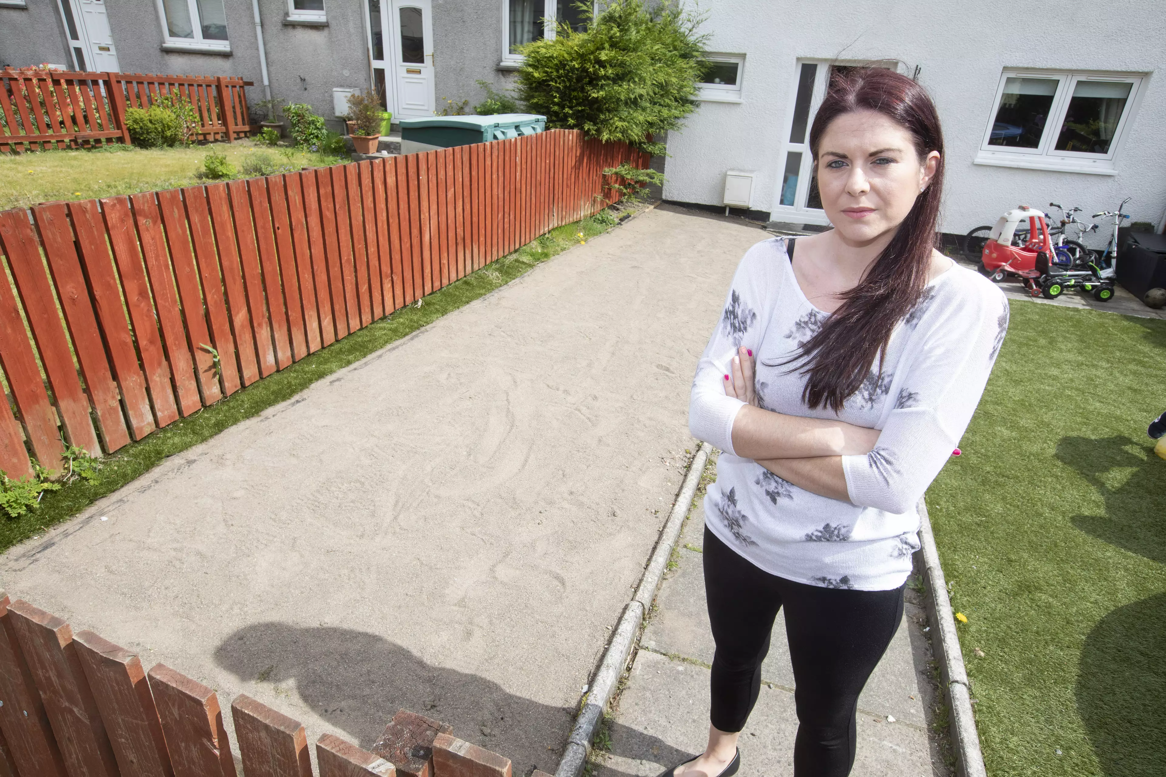 Woman Wakes Up To Find That Theives Had Stolen Her Front Garden