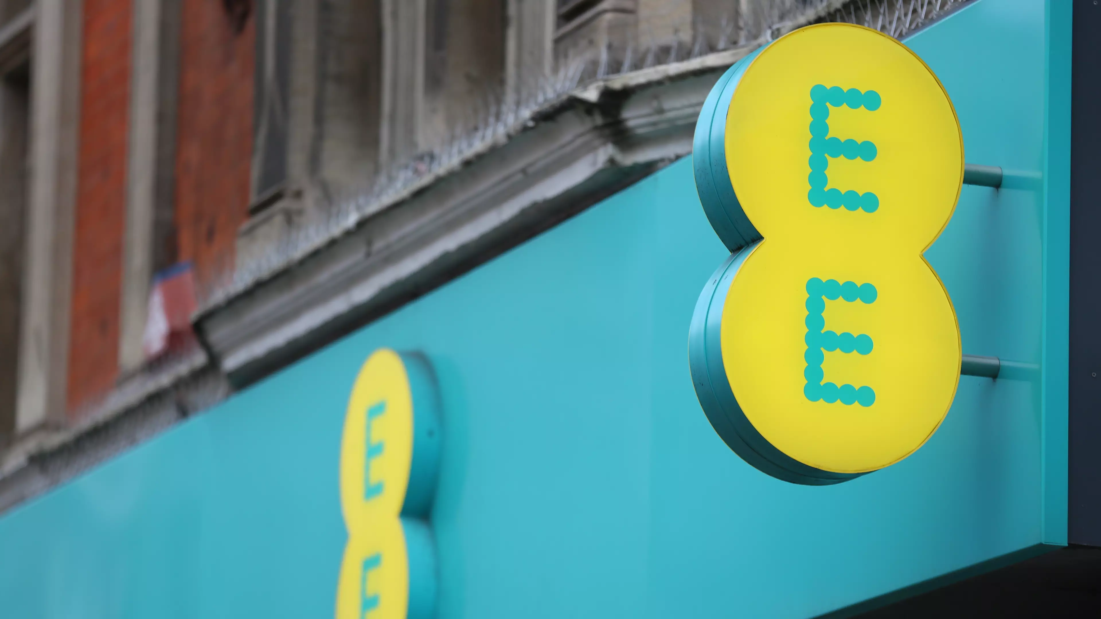 EE Brings Back EU Data Roaming Charges After Brexit