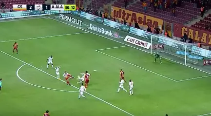 WATCH: Wesley Sneijder Delightfully Lobs Keeper From Outside The Box