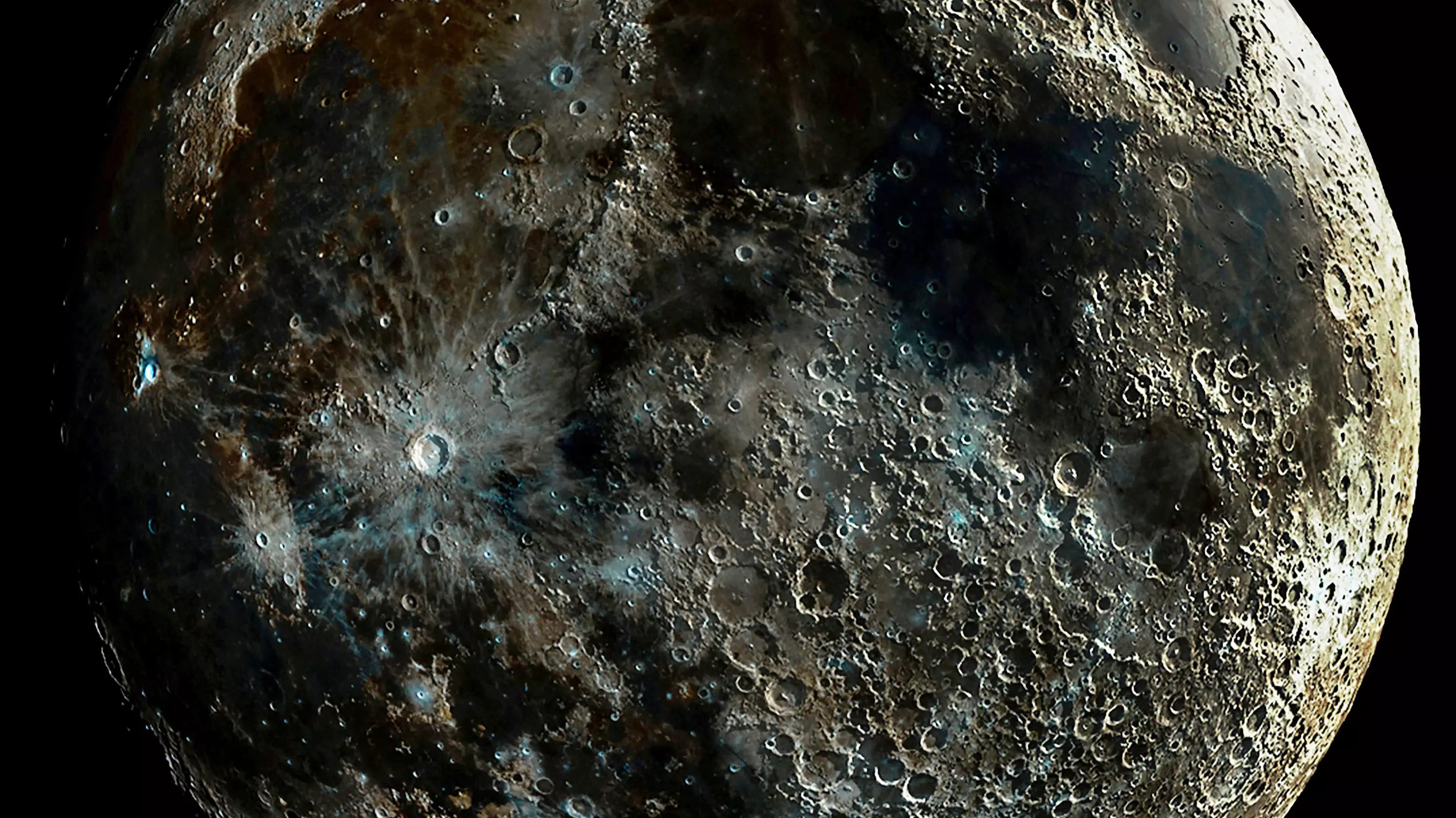 Photographer Creates 'Impossible' Image Of The Moon's Surface 