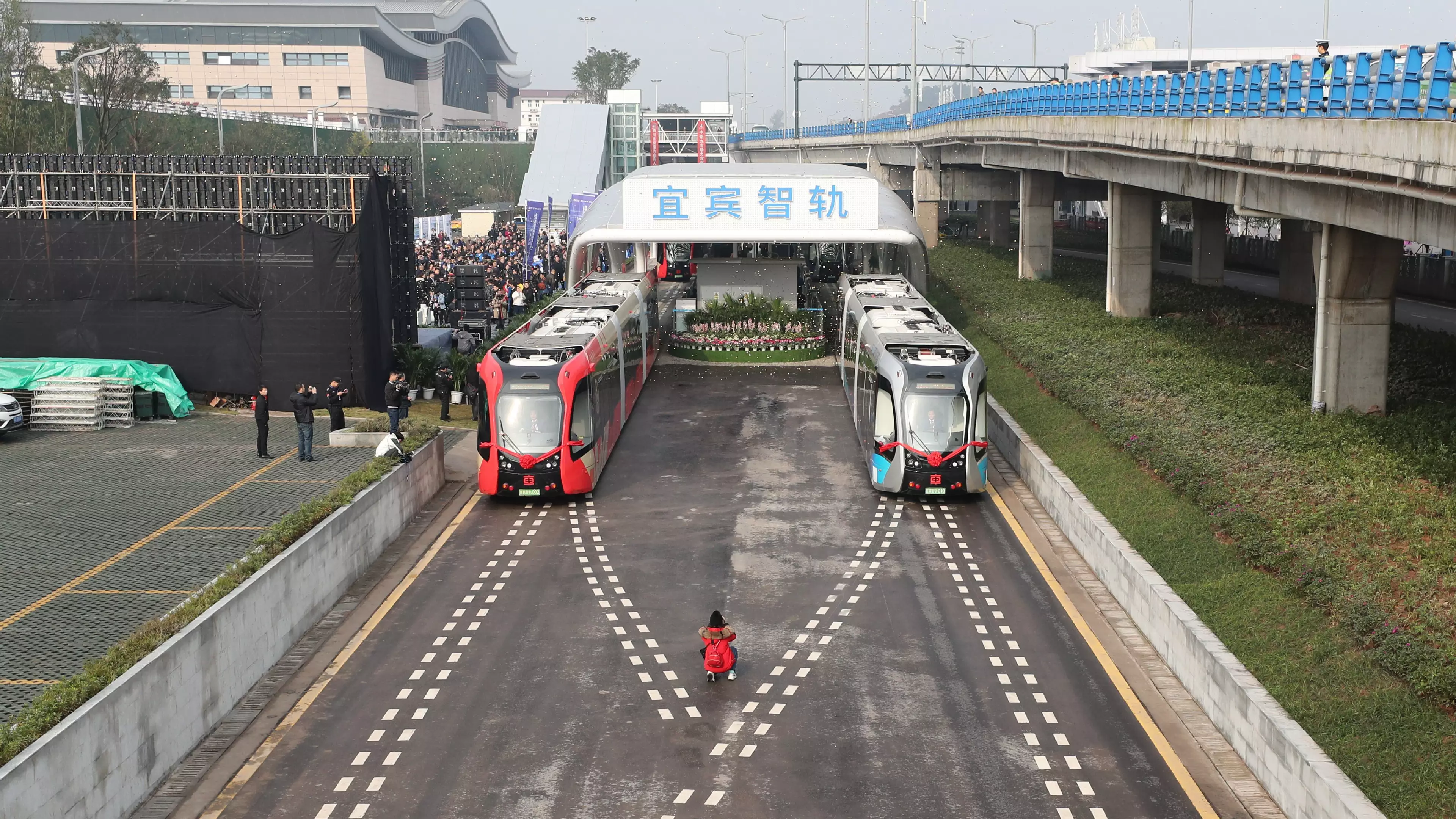 China Has Self-Driving Train That Doesn’t Use Tracks And Runs On A Virtual Rail