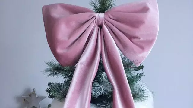 This Pink Velvet Bow Tree Topper Is The Stuff That Dreams Are Made Of