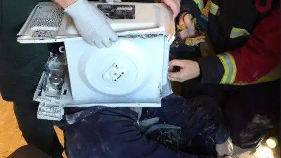 Firefighters Free Man Who Cemented His Head Inside A Microwave
