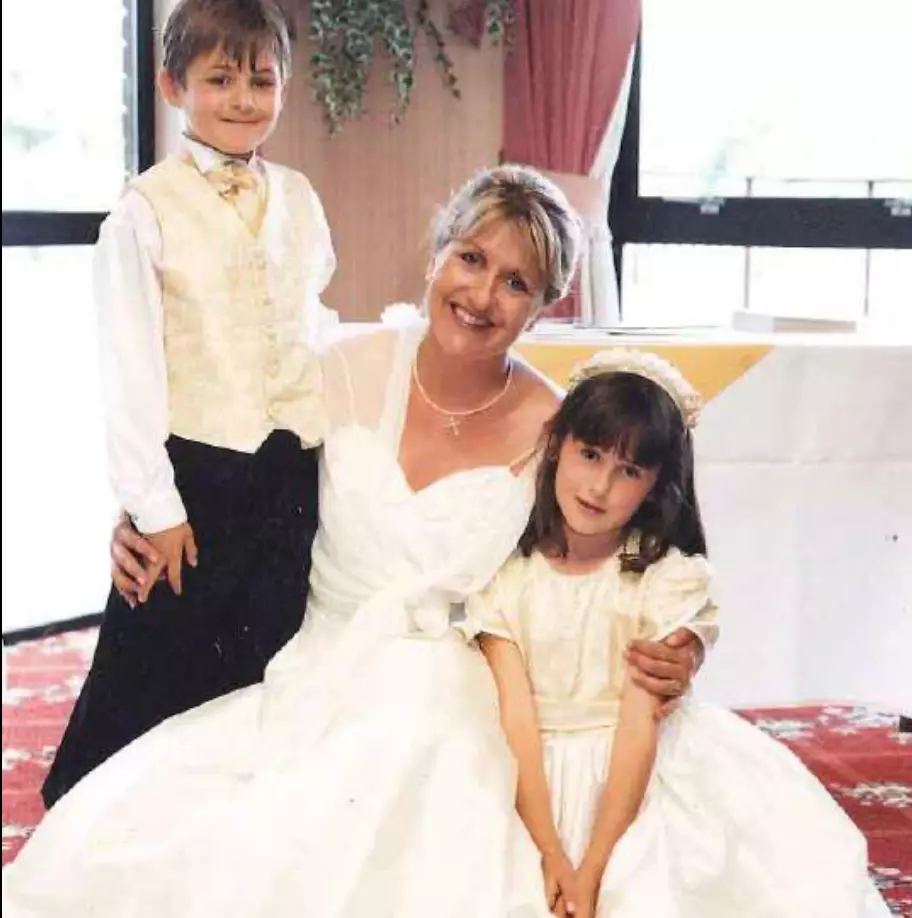 Zara and her brother Jordan, with their mum