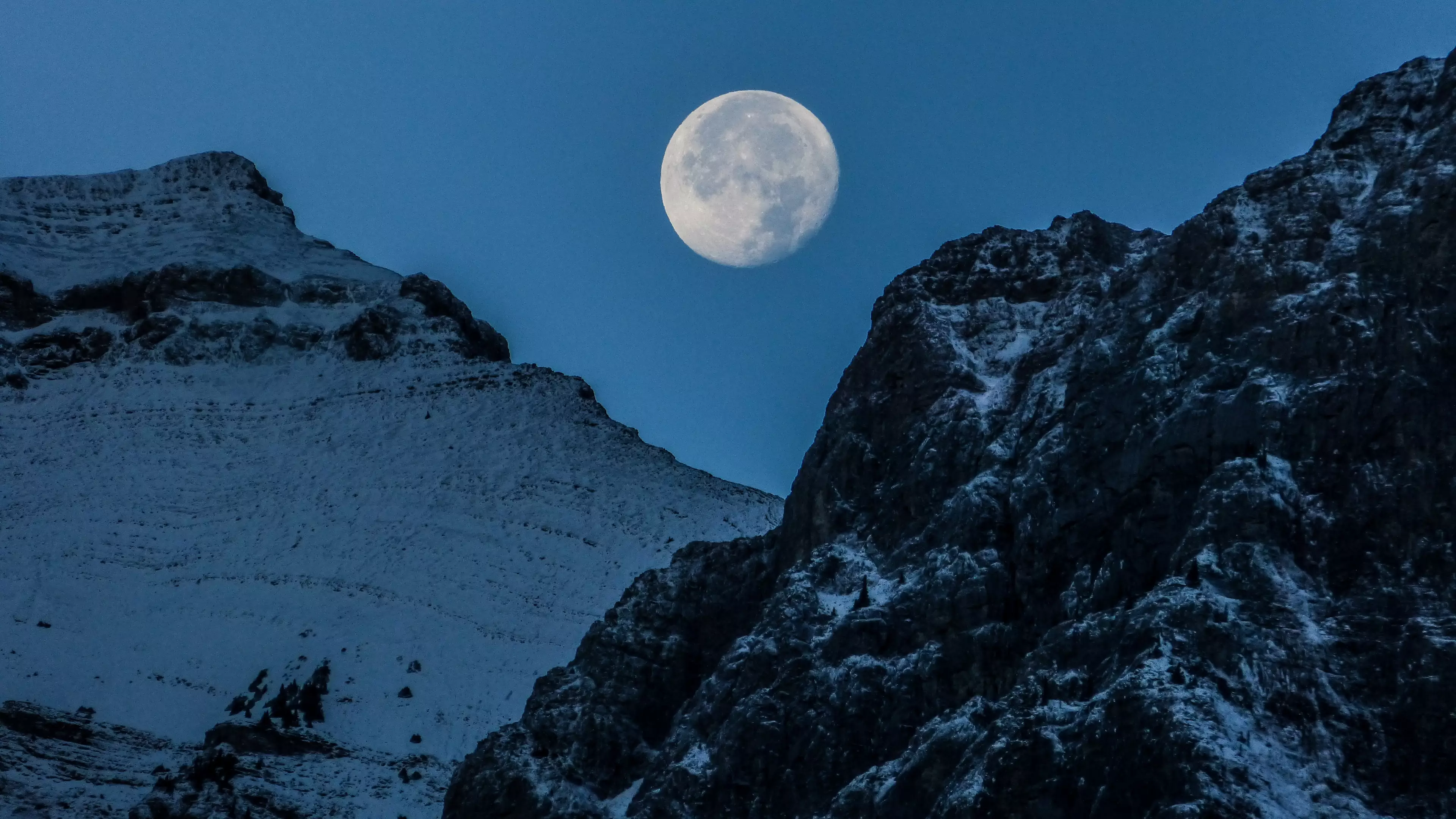 The Cold Moon is extra special because it sits just above the horizon for a longer period of time (