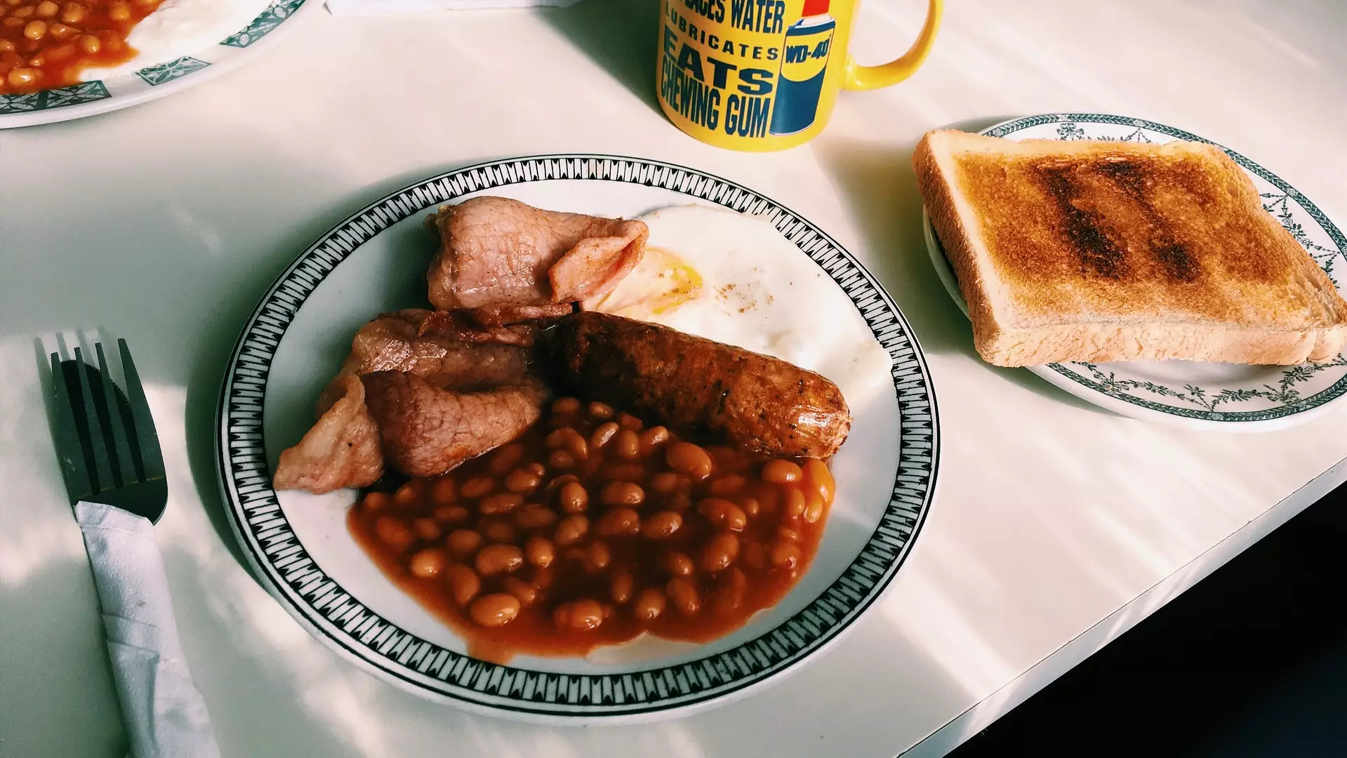 Cafe Offers £1 Fry-Ups To Help Struggling Families