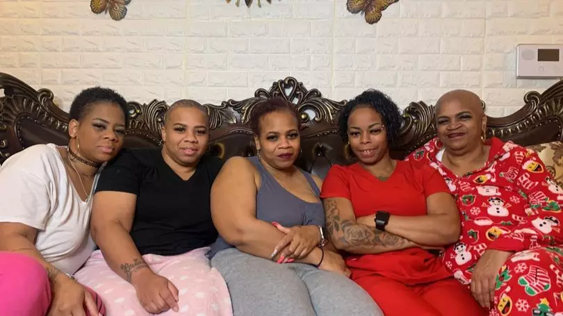 Mum And Sisters Of Gorilla Glue Woman Cut Off Hair In Support