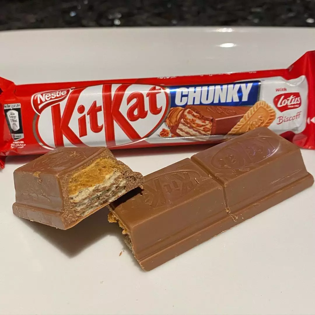 A sneak peak inside the KitKat/Lotus Biscoff combo (