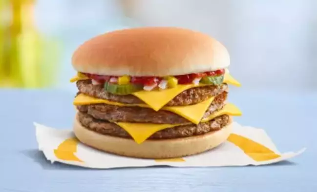 How the triple cheeseburger should look.