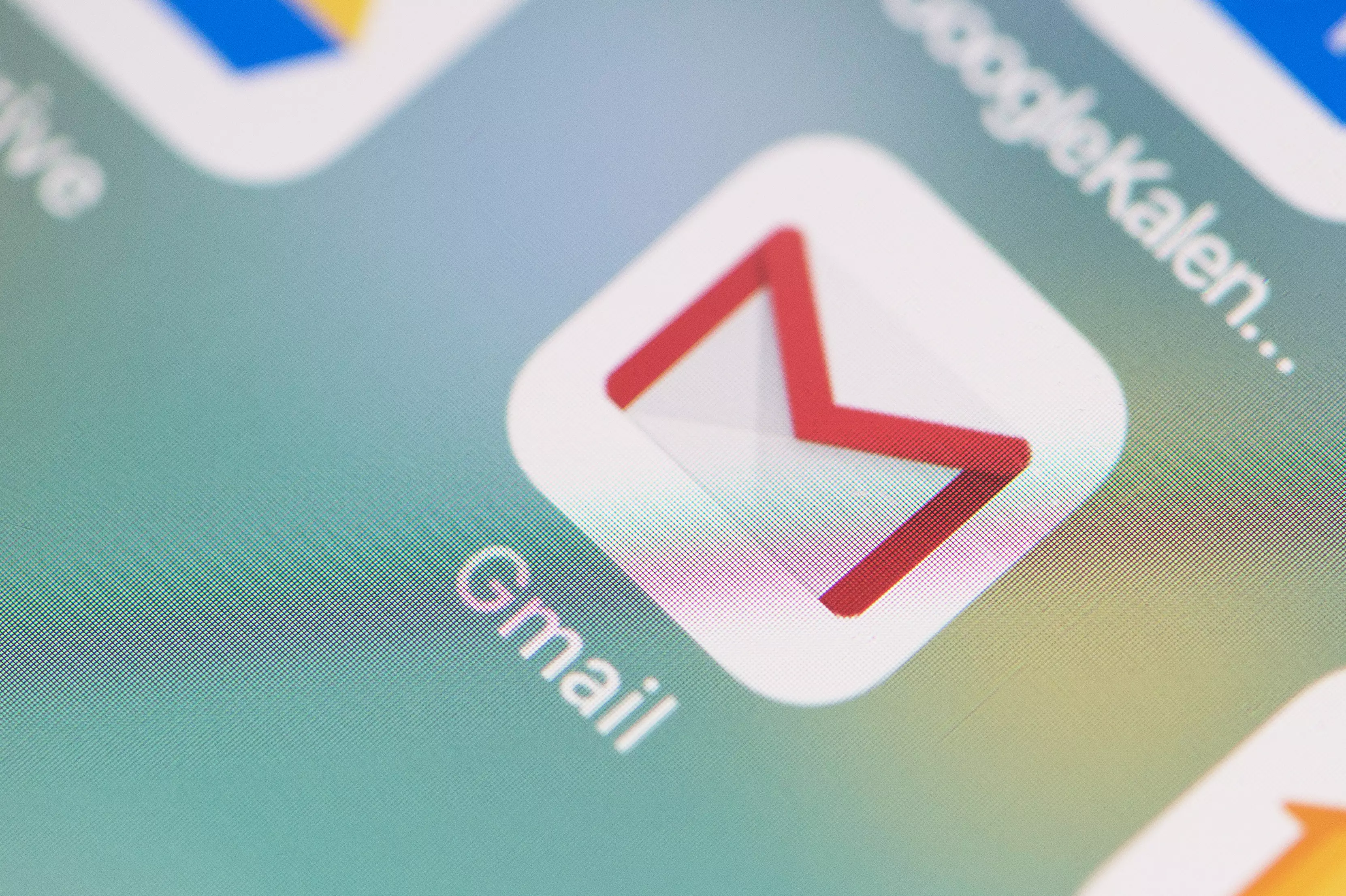 Google is removing gender pronouns from Gmail's AI.