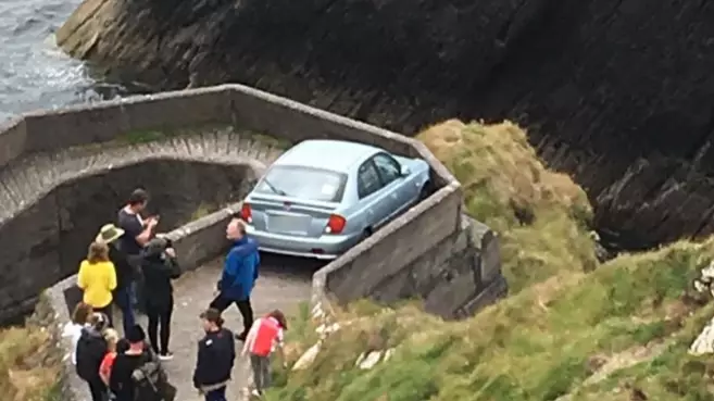 'Super Confident' Driver Gets Stuck On Narrow Seafront Footpath