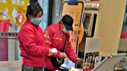 McDonald's In Beijing Is Carrying Out Health Checks On Customers 