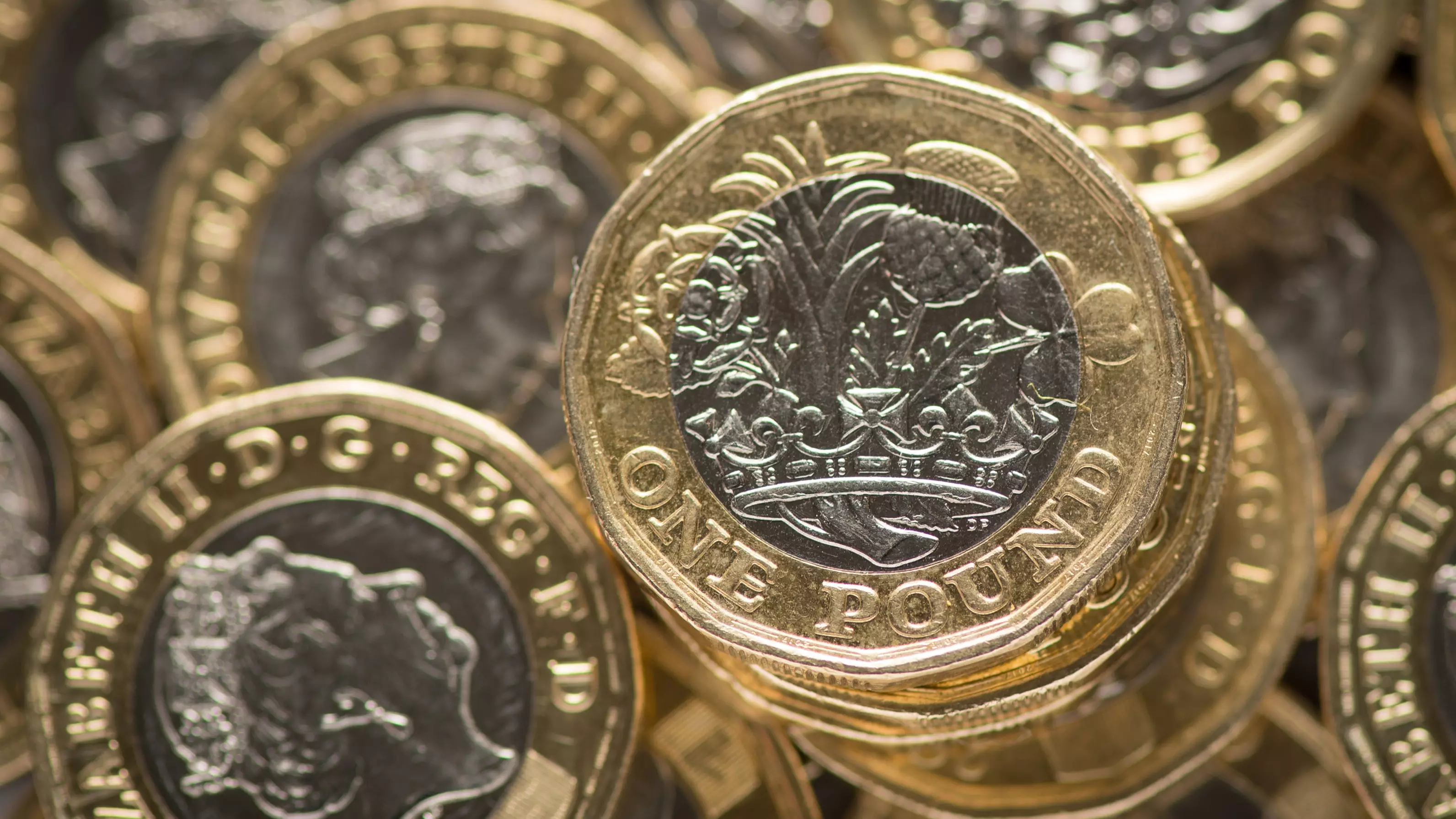 A New Rare £1 Coin With Minting ‘Error’ Has Been Discovered & It's Selling For a Fortune on eBay
