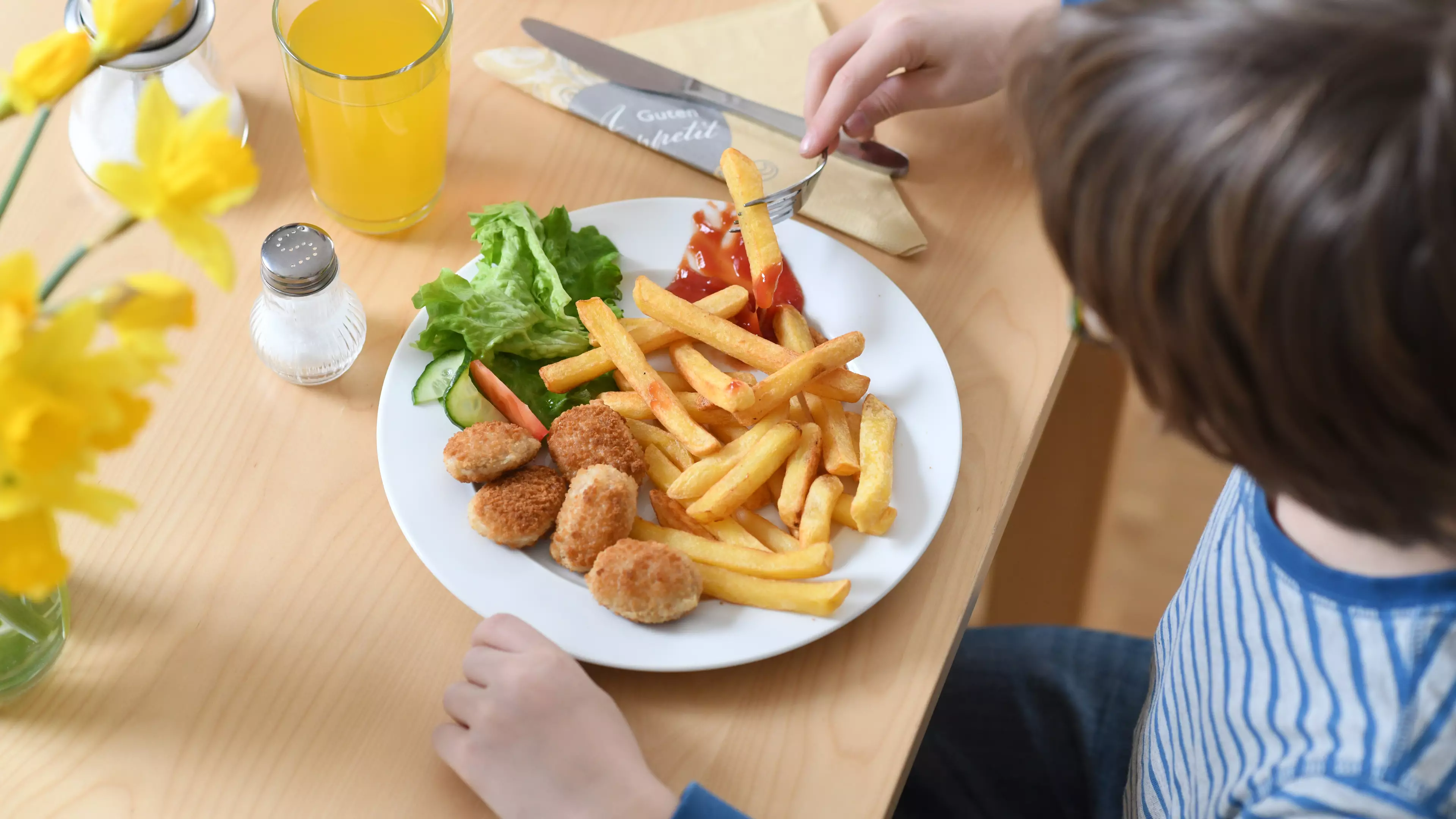Babysitter Claims Mum Demanded £450 For 'Emotional Damages' After Feeding Veggie Kids Chicken Nuggets
