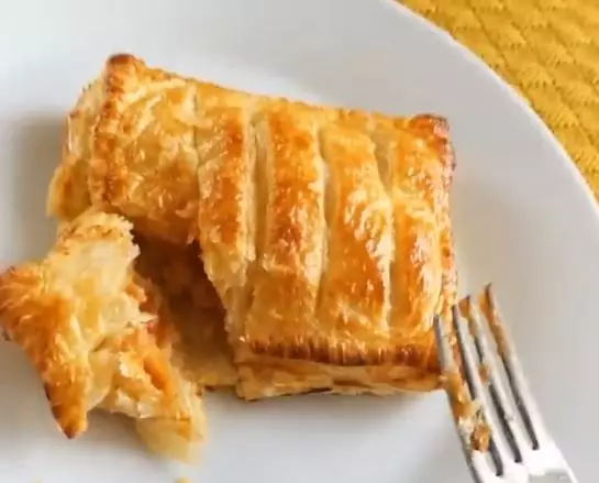 Greggs showed fans how to make their sausage, bean and cheese melt.