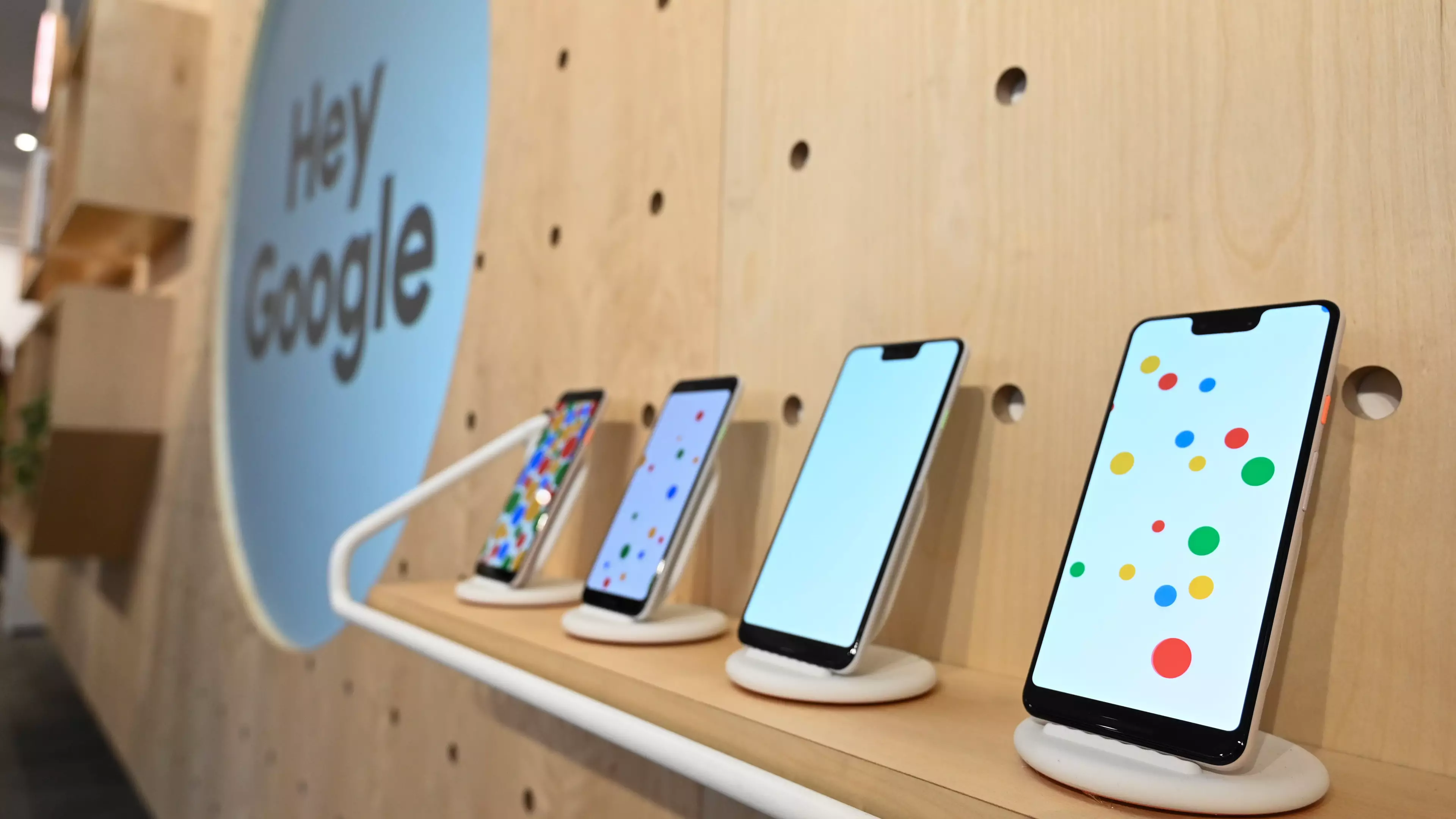 Man Asks Google For A Refund, Gets Sent 10 New Pixel 3 Phones