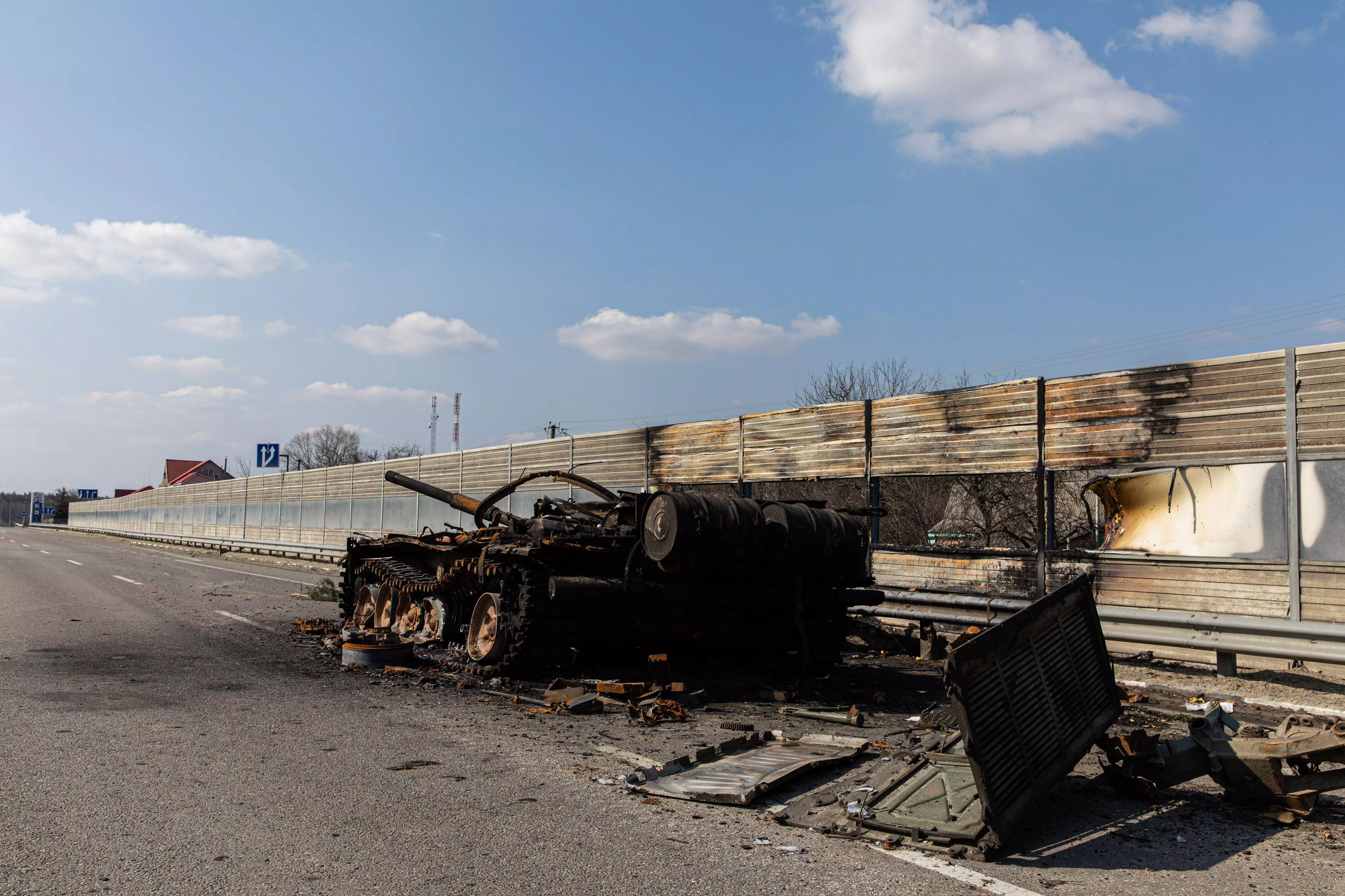 Elon Musk's Starlink is reportedly helping Ukrainian forces target onto Russian tanks.