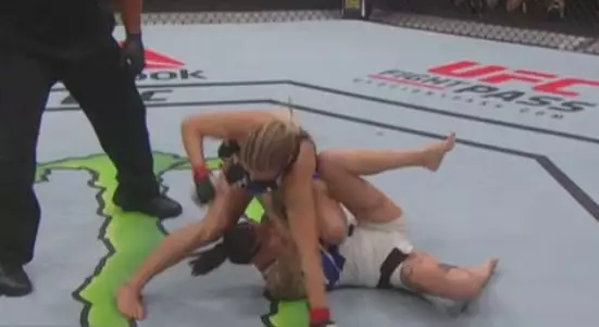 Paige VanZant Knocked Out Her UFC Opponent With A Massive Flying Kick Last Night And It Was Brutal