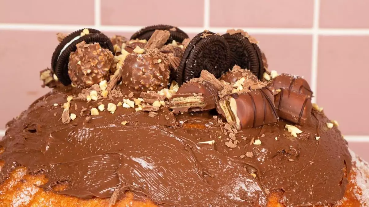Aussie Dessert Bar Challenges People To Finish 4kg Doughnut 