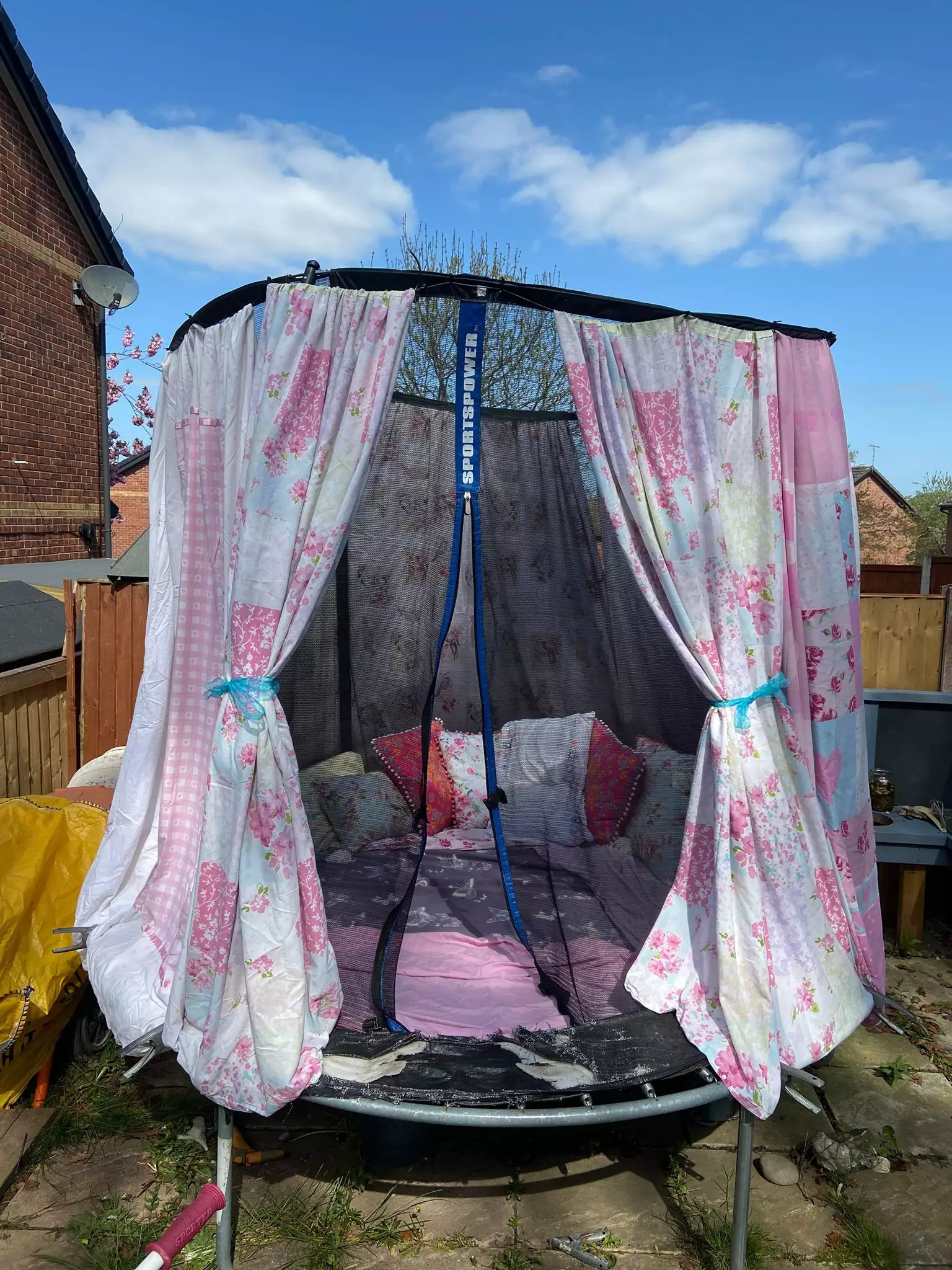 Cari Hooson attached sheets to her trampoline safety net using cable ties (
