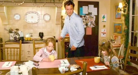 Sophie (right) and Olivia (left) with their dad Graham, played by Jude Law (