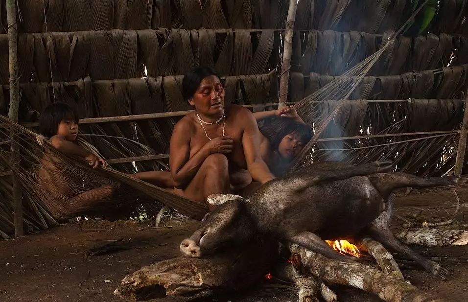 Amazing Pictures Reveal Life Inside An Amazon Tribe