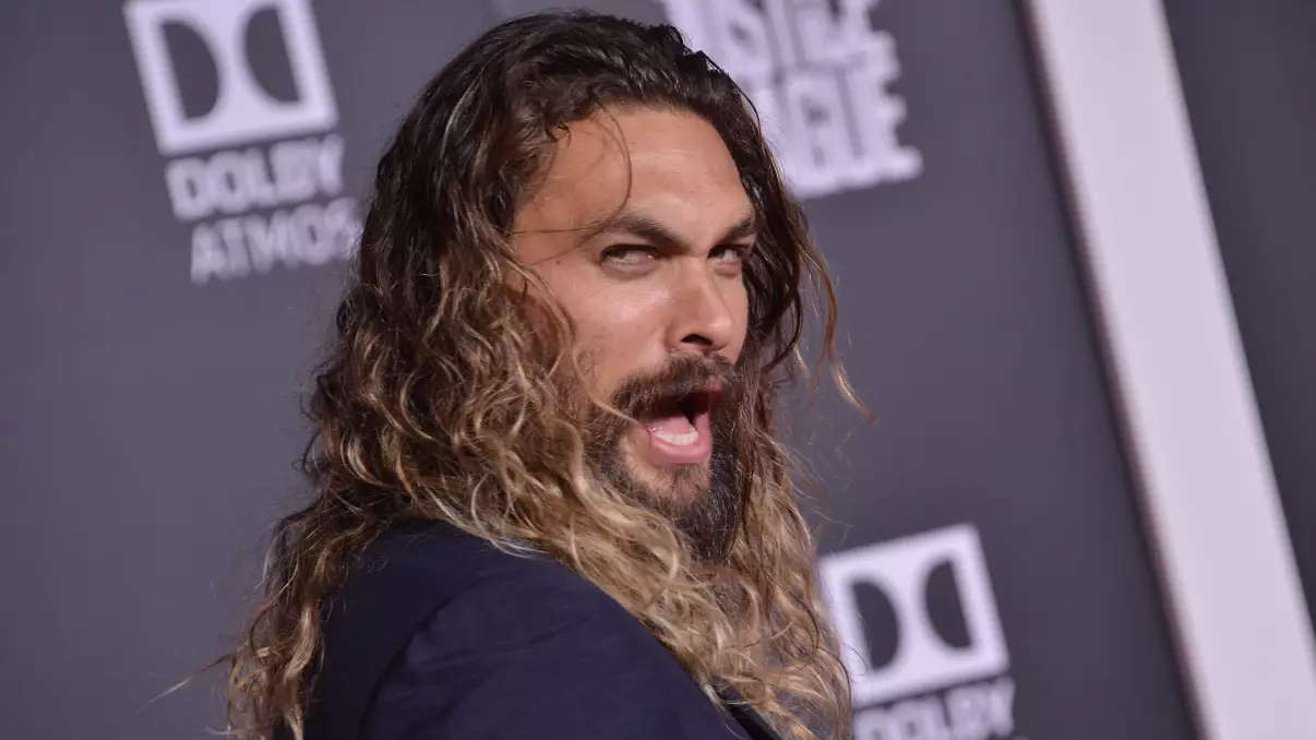 Funny Picture Of Jason Momoa With Husband And Wife Goes Viral
