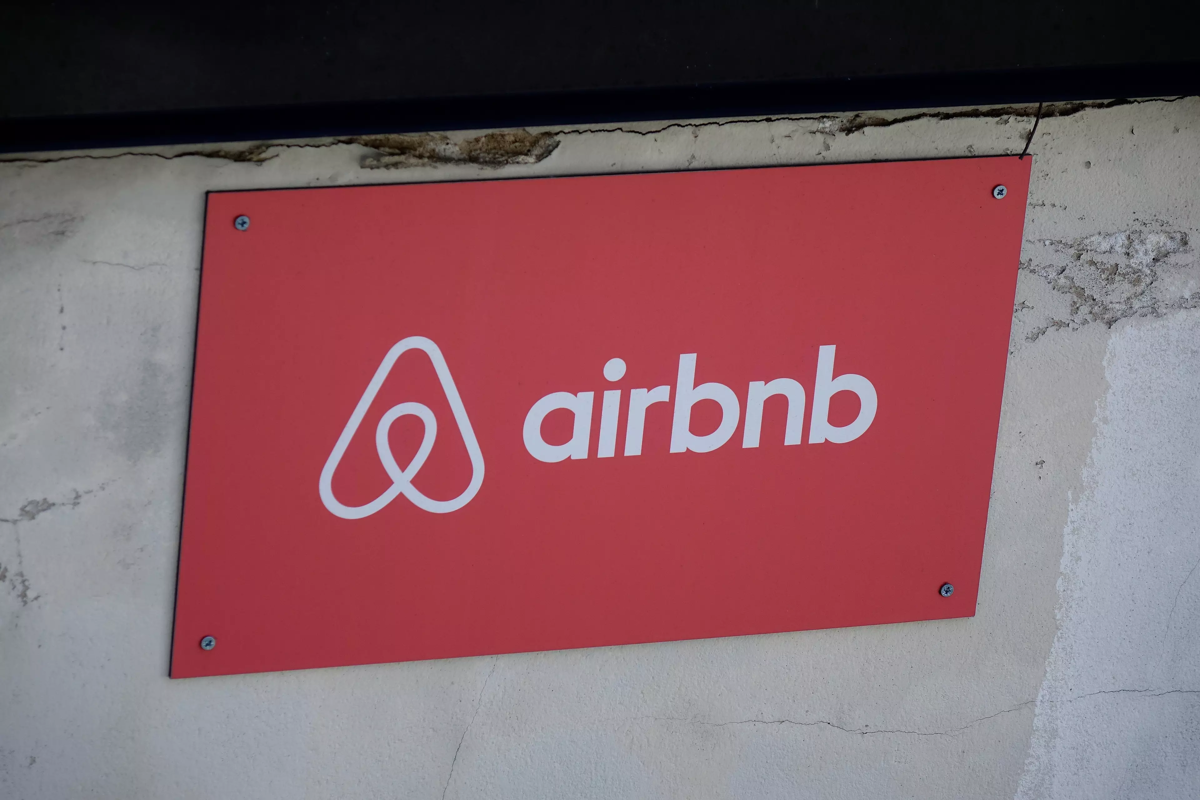 Airbnb Founder Considering Opening Airline