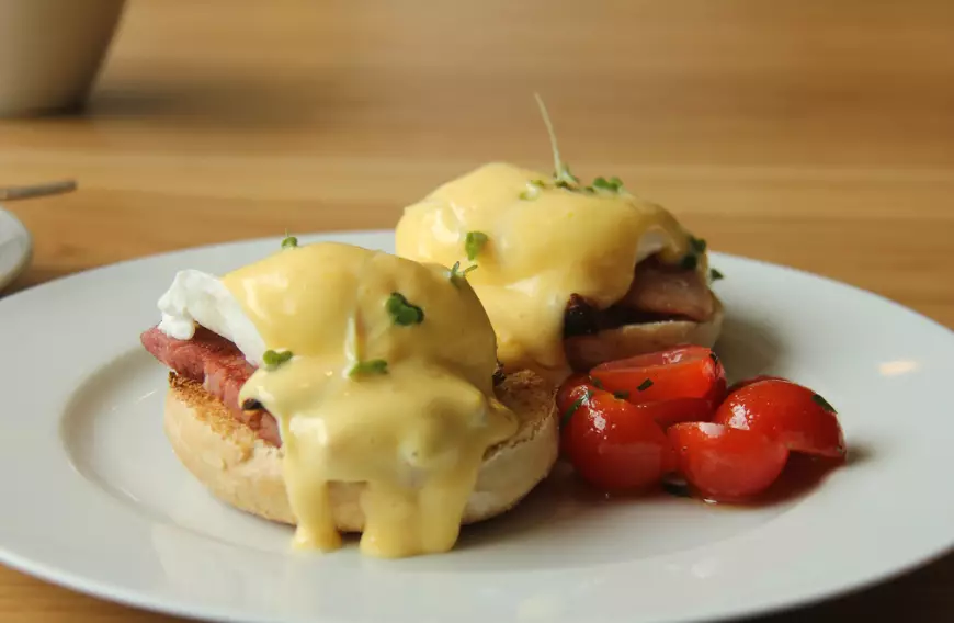 What eggs benedict is meant to look like.