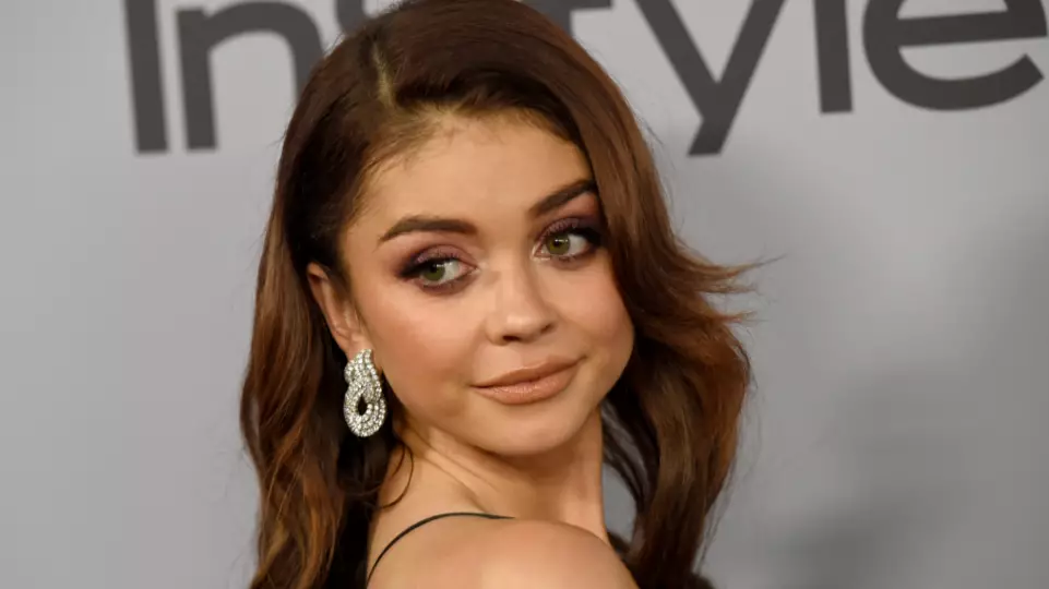 ​'Modern Family' Actress Sarah Hyland Criticised For 'Inappropriate' Golden Globes Video 