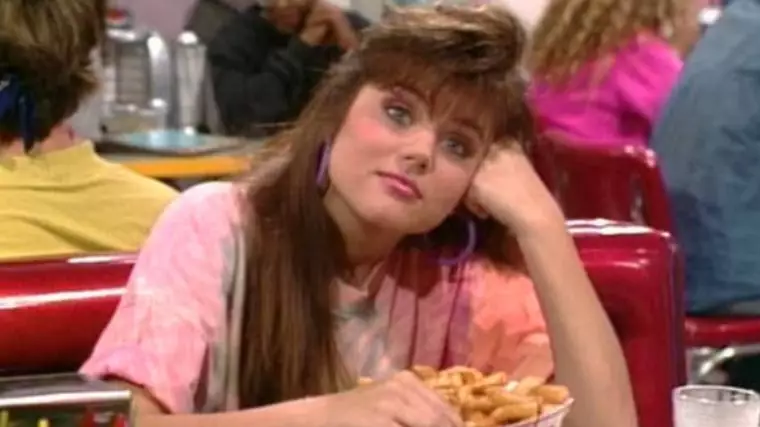 Saved By The Bell's Kelly Kapowski Is Now 45 Years Old