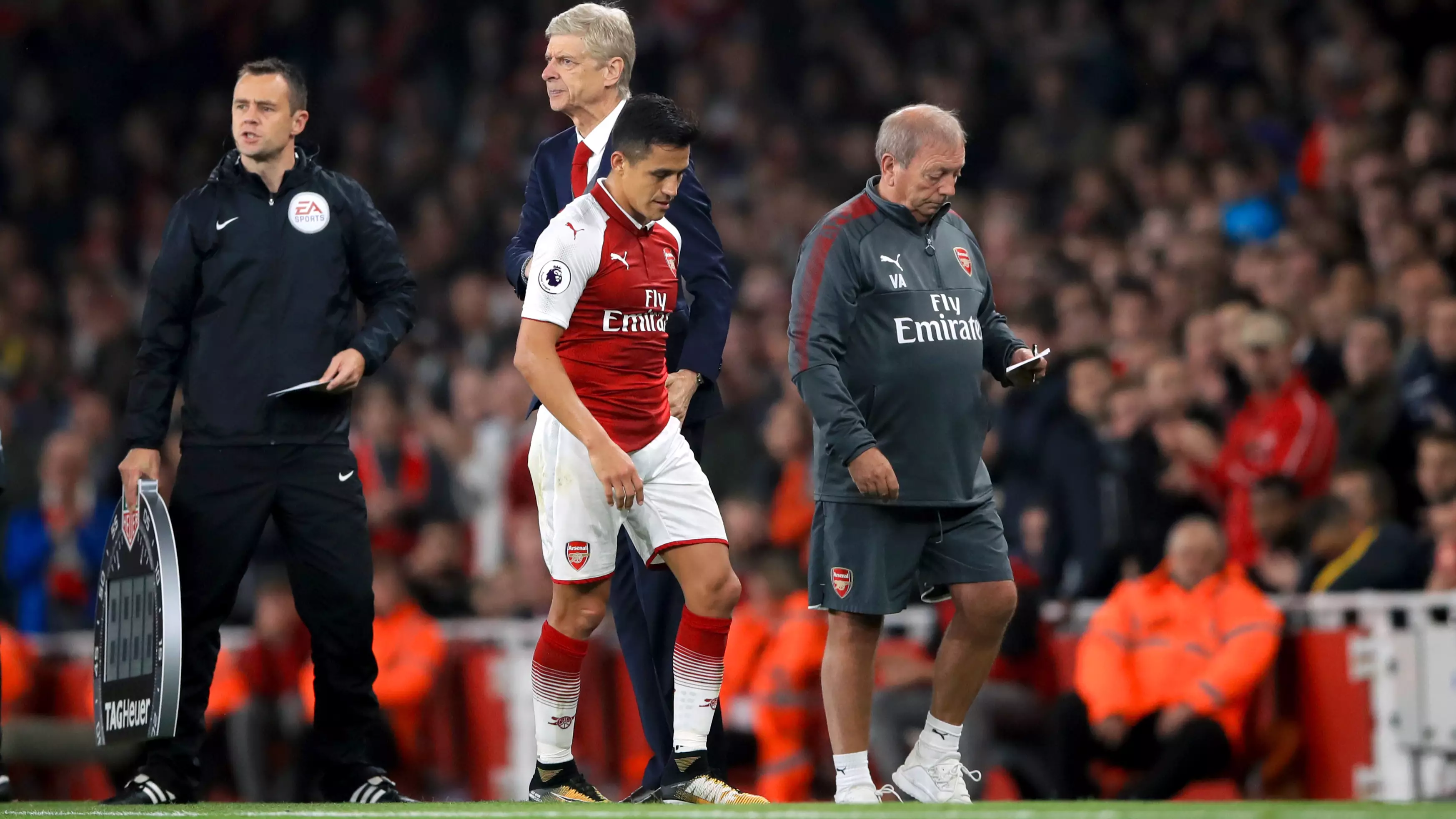Arsenal Fans Rip Into Alexis Sanchez For His 'Unprofessional' Actions vs West Brom 
