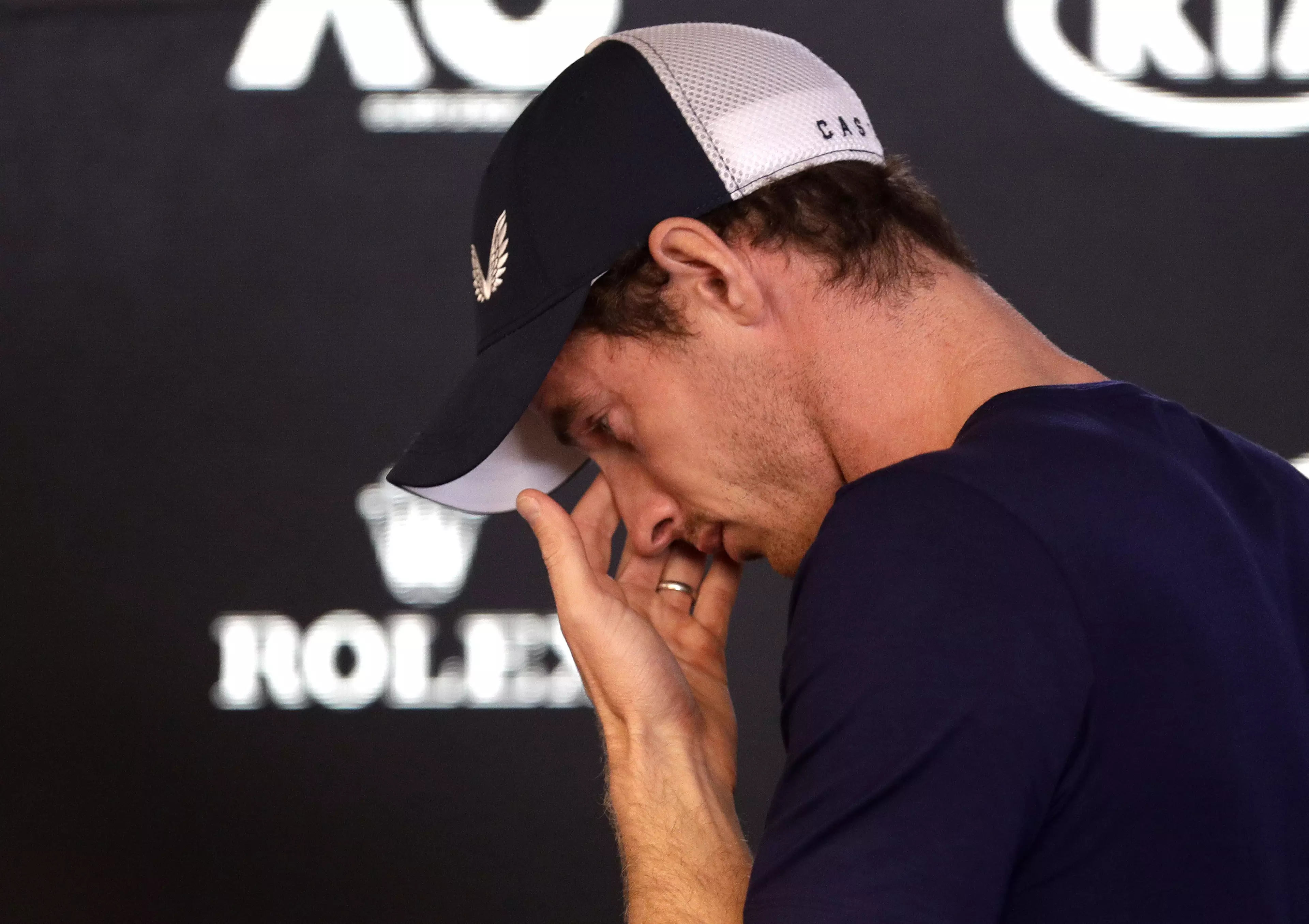 Murray says he can't endure the pain anymore.