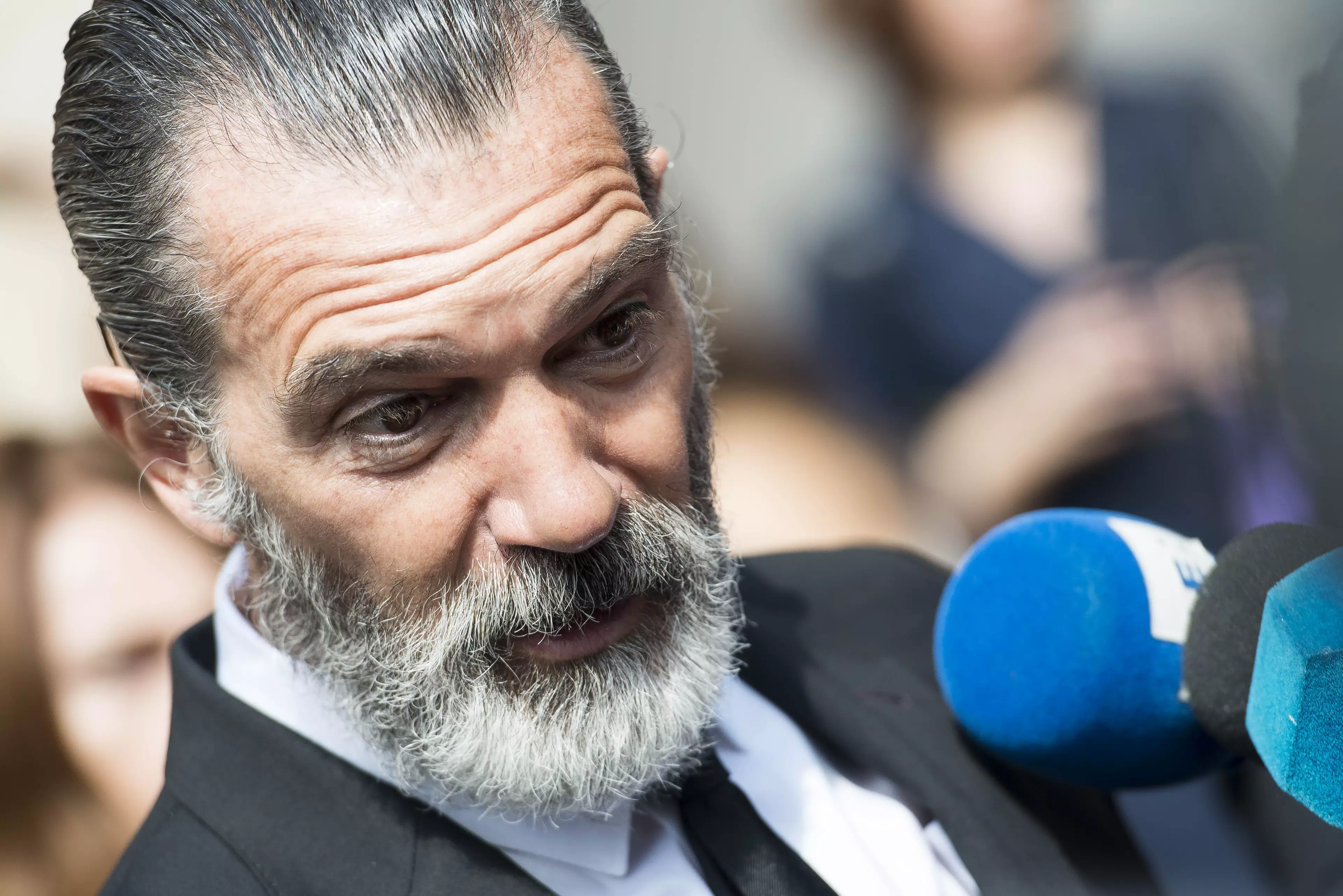 Antonio Banderas Looks Very Different After Shaving Off His Hair And Eyebrows