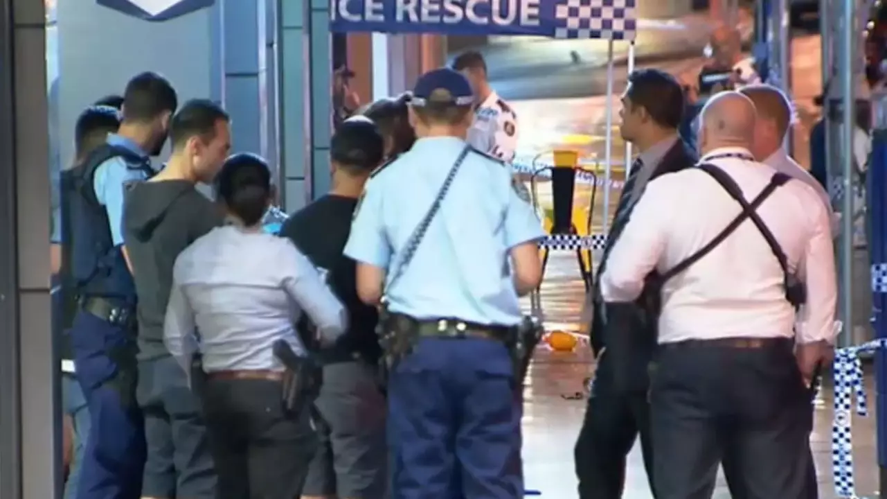 Sydney Knife Attack Victim Pulls 20cm Blade Out Of His Own Stomach And Stabs Man To Death
